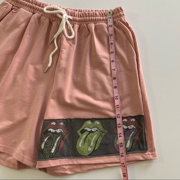 Via Penny Lane Reworked Apparel | The Rolling Stones Pink Graphic Shorts Large - Picture 3 of 10